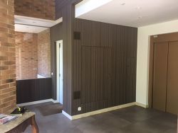 Fotografía: Reforma en portal de Comunidad con pavimento y revestimiento  vinilicos. ¡Sin obra!