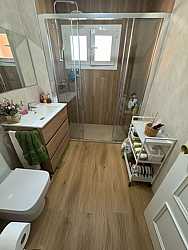 Fotografía: Reforma integral de bano con rev estimientos vinilicos 040w25