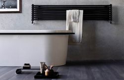 Fotografía: INSTALACIÓN DE RADIADOR-TOALLERO DE DISEÑO EN ACERO IRSAP