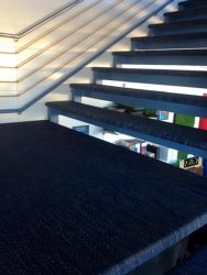 Fotografía: FORRADO DE ESCALONES CON MOQUETA VINÍLICA BOLON