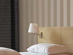 Fotografía: PARED DE DORMITORIO CON REVESTIMIENTO VINÍLICO. En horas, limpio, rápido y sin obras